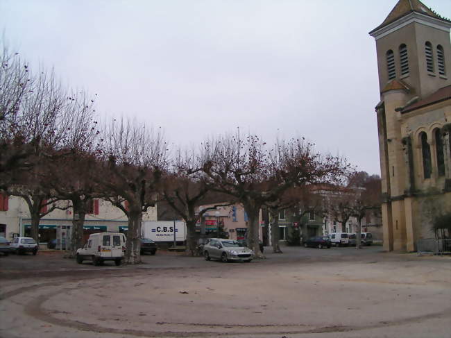 place de l'église - Dausse (47140) - Lot-et-Garonne