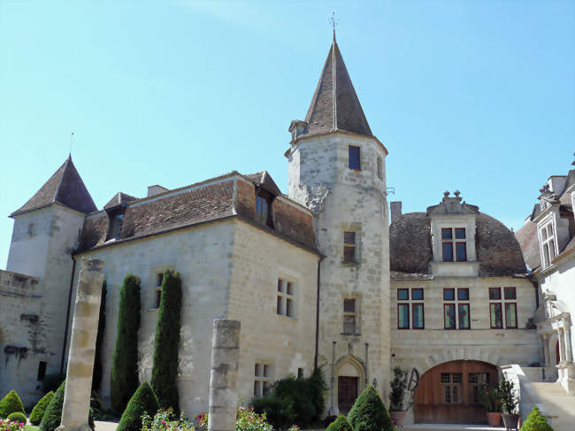 Le château avec le pavillon central construit en 1685 - Lauzun (47410) - Lot-et-Garonne