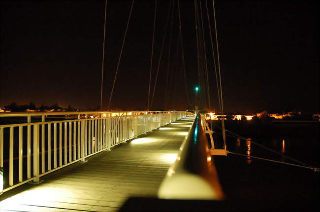 Le passage piéton sur la Garonne - Le Passage (47520) - Lot-et-Garonne