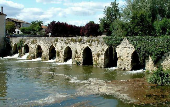 Vieux pont sur le Dropt - La Sauvetat-du-Dropt (47800) - Lot-et-Garonne