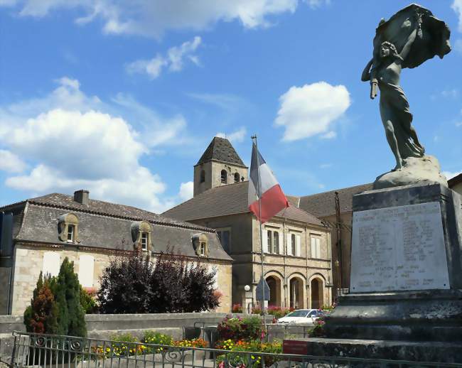 Monument aux morts, mairie, musée de Préhistoire et église - Sauveterre-la-Lémance (47500) - Lot-et-Garonne