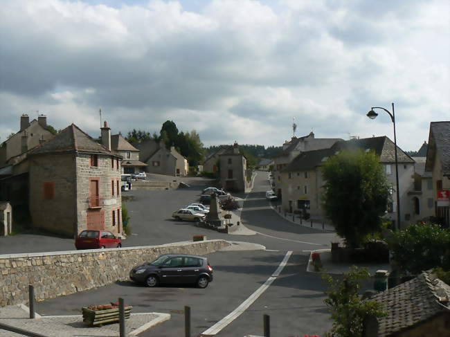 Place de l'église - Rieutort-de-Randon (48700) - Lozère