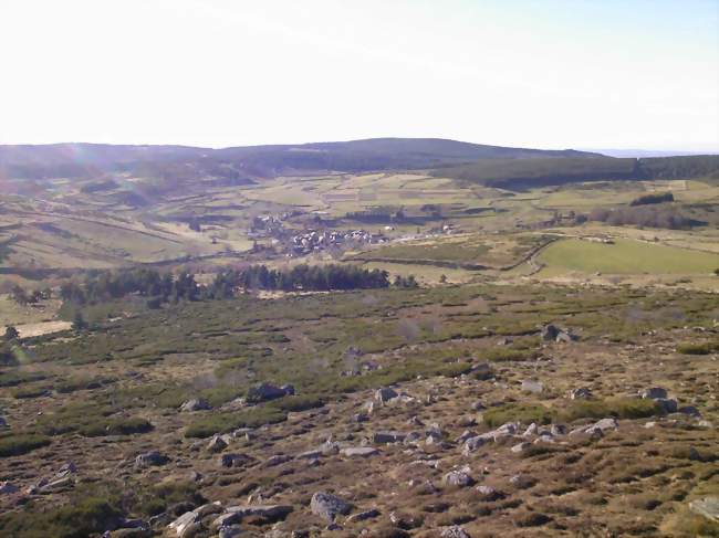 Le village vu du Ron de la Rode - La Villedieu (48700) - Lozère