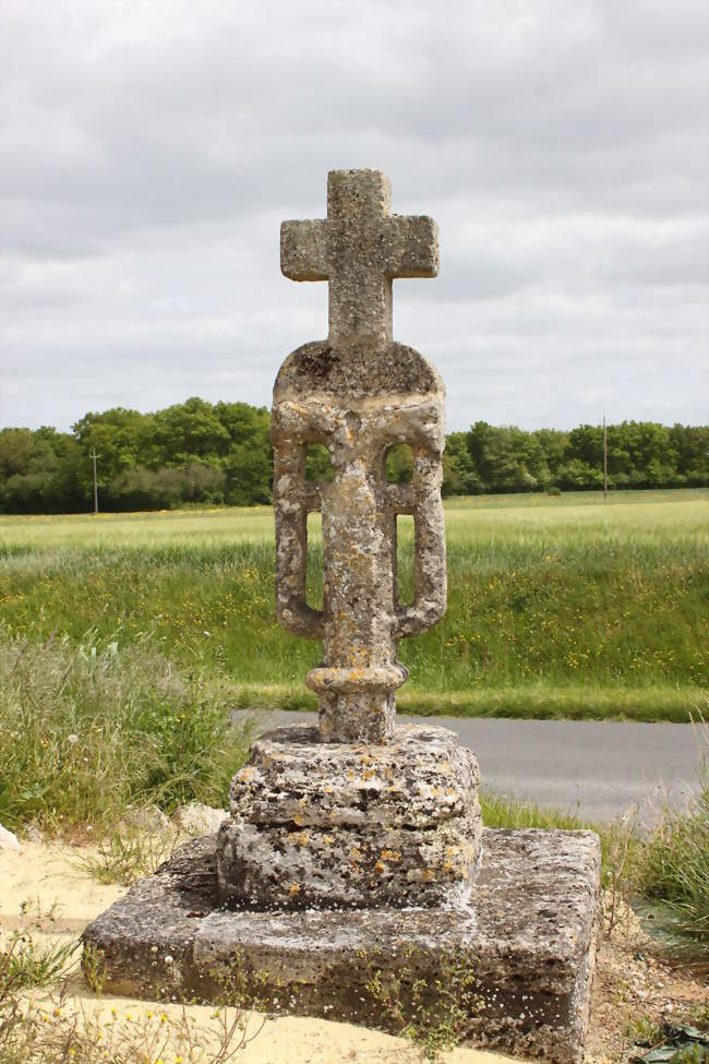 Croix de la Grézille (face nord) - Ambillou-Château (49700) - Maine-et-Loire
