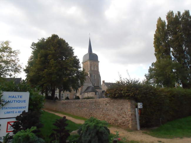 L'église vue depuis le port - Brissarthe (49330) - Maine-et-Loire