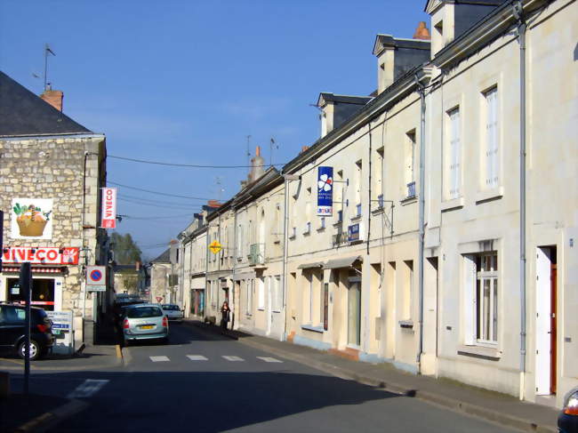 AU FIL DE L'ART LE THOUREIL ANTIQUITES ET BROCANTE PLACE DE L'EGLISE