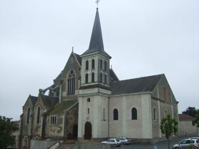 Extérieur de l'église Saint-Pierre avant sa destruction en 2013 - Gesté (49600) - Maine-et-Loire