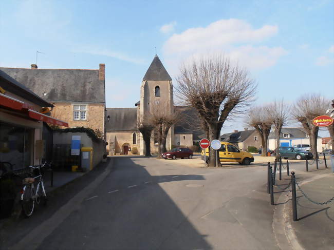 Place Lucien-Boré - Lézigné (49430) - Maine-et-Loire