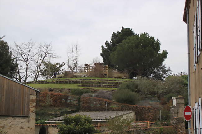 La motte féodale - Montfaucon-Montigné (49230) - Maine-et-Loire