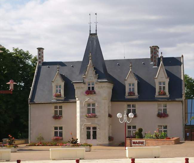 L'hôtel de ville sur l'esplanade Jean Moulin - Montreuil-Juigné (49460) - Maine-et-Loire