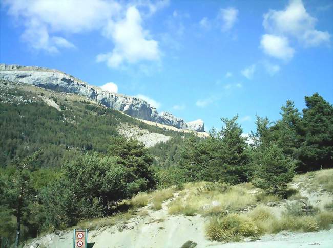 La corniche de Céüse - Châteauneuf-d'Oze (05400) - Hautes-Alpes