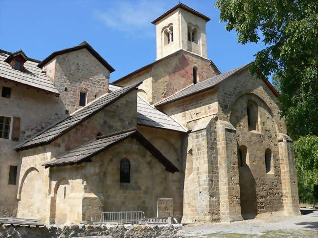 L'abbaye Notre-Dame de Boscodon - Crots (05200) - Hautes-Alpes