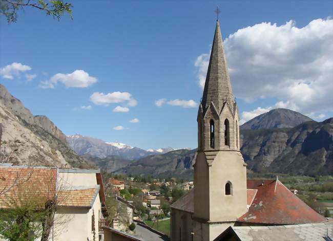 Vue du village et des montagnes environnantes - Espinasses (05190) - Hautes-Alpes