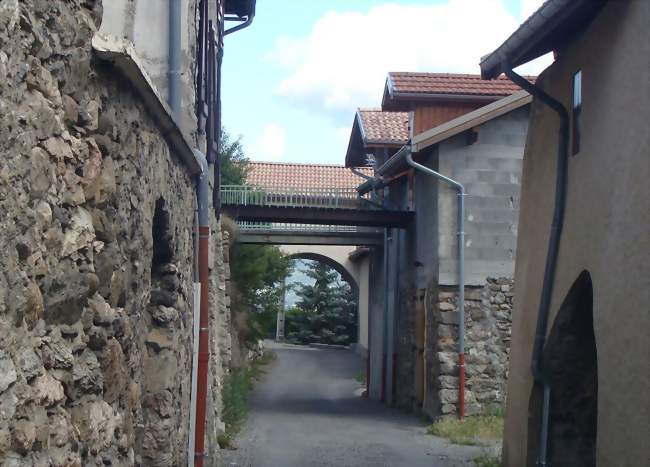 Rue du village - Rousset (05190) - Hautes-Alpes