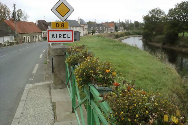 Vue de la commune depuis le pont de Saint-Fromond - Airel (50680) - Manche