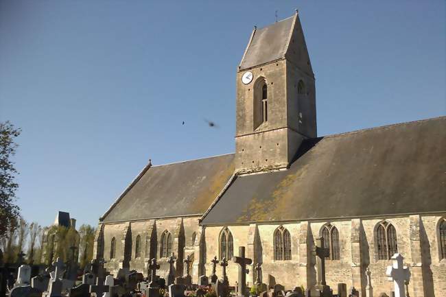 L'église Saint-Étienne et le château - Auvers (50500) - Manche
