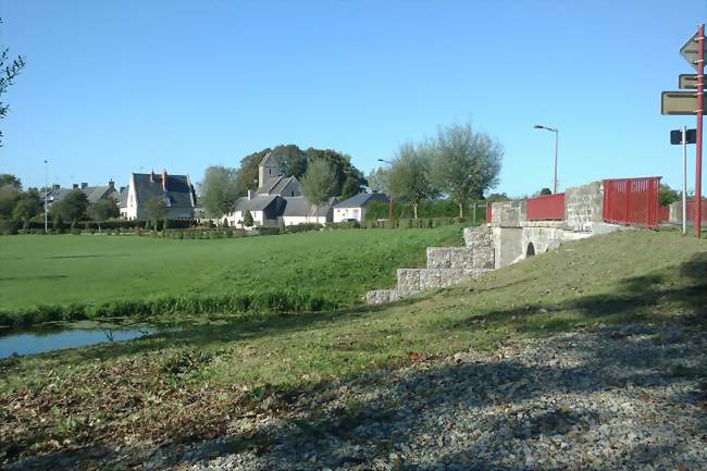 Vue de Baupte depuis le pont sur la Sèves - Baupte (50500) - Manche