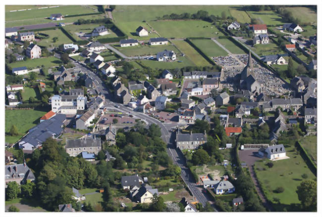 Vue aérienne du bourg - Blainville-sur-Mer (50560) - Manche