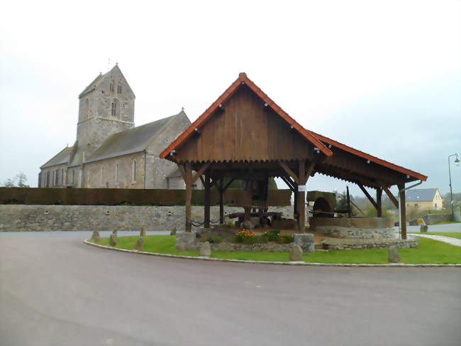 Le Pressoir et l'église Saint-Pierre - Feugères (50190) - Manche