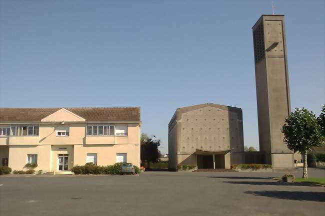 église Saint-Michel et la mairie - Graignes-Mesnil-Angot (50620) - Manche