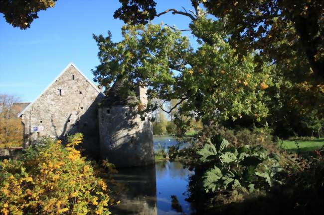 Ferme normande à Longueville - Crédits: JBonamour/Panoramio/CC by SA