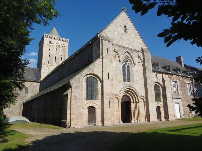 L'église abbatiale - La Lucerne-d'Outremer (50320) - Manche