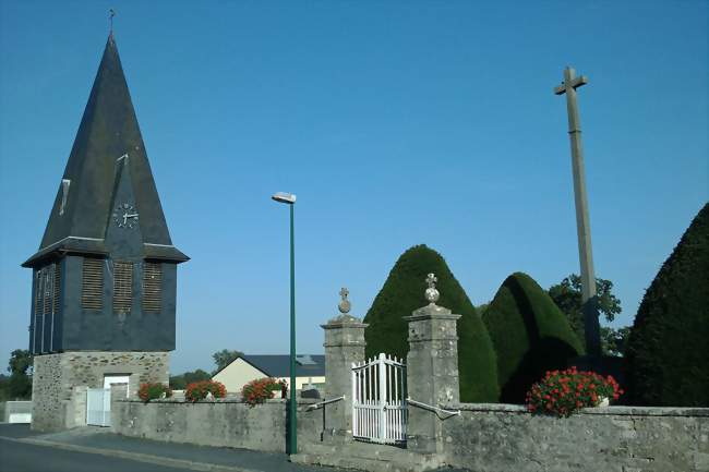 Le clocher complètement déporté de l'église - Saint-André-de-Bohon (50500) - Manche