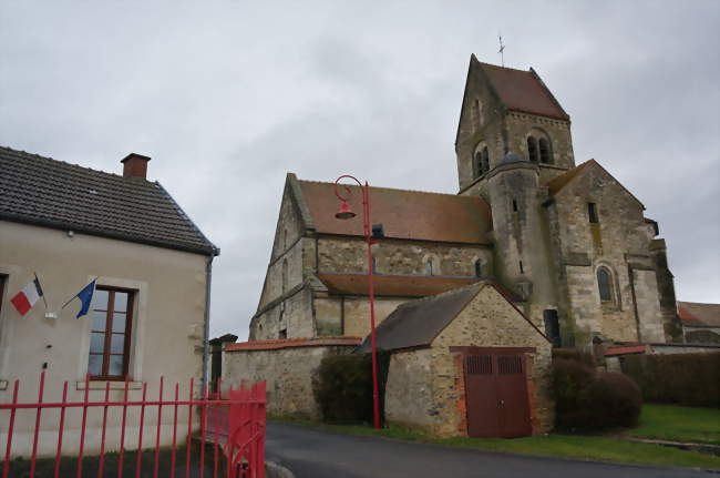 La Mairie, l'église et l'ancien local de la pompe d'incendie - Aougny (51170) - Marne