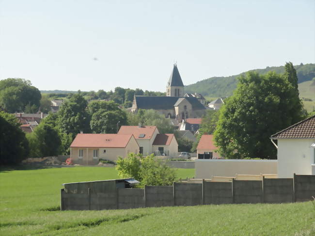 Le village et l'église Saint-Trésain - Avenay-Val-d'Or (51160) - Marne