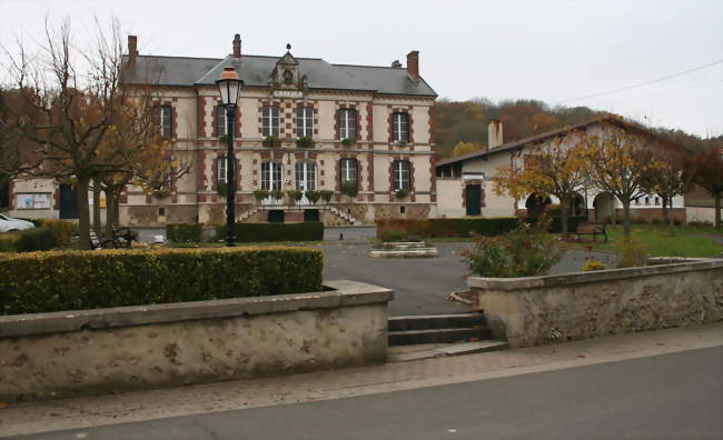 Mairie, école primaire et salle des fêtes de Boursault - Boursault (51480) - Marne