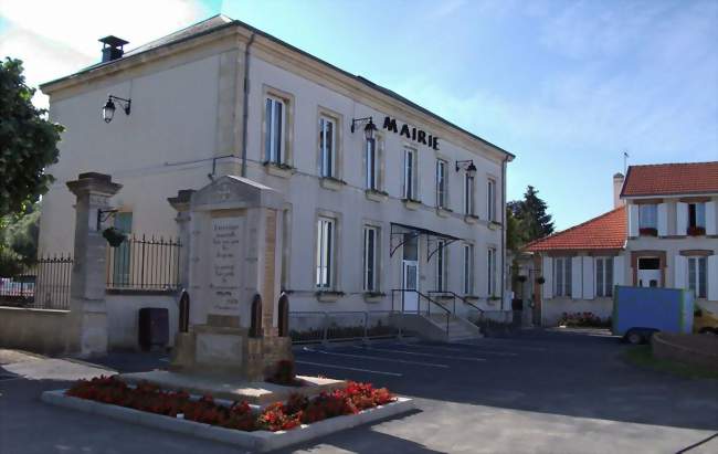 La mairie et le monument aux morts - Champigny (51370) - Marne