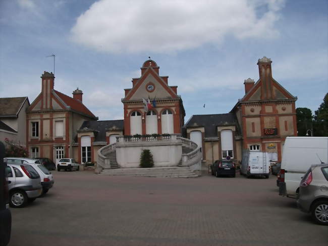 La mairie et sa place - Chigny-les-Roses (51500) - Marne