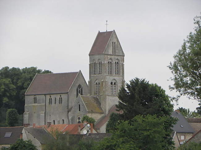 Le village et l'église Saint-Julien de Courville - Courville (51170) - Marne