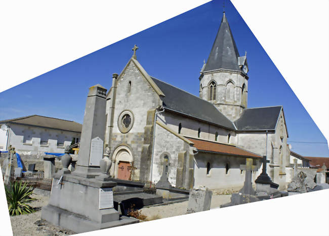 l'église et le monument aux morts - Fagnières (51510) - Marne