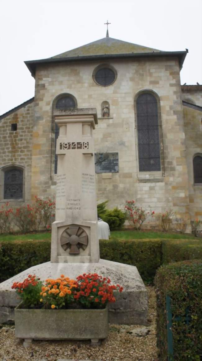 monument aux morts et partie est de l'église de Hans, sous la statue, le mémorial au corps d'armée coloniale 1914-1915 - Hans (51800) - Marne