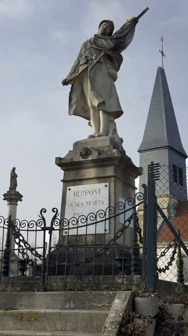 A Herpont, vue du monument aux morts, de l'église et de son cimetière - Herpont (51460) - Marne