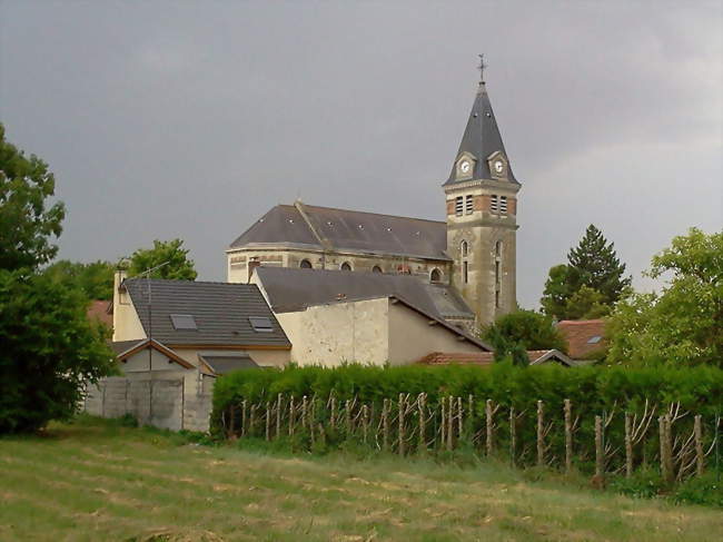 Vue de l'église Sainte Marie-Madeleine depuis le cimetière - Heutrégiville (51110) - Marne