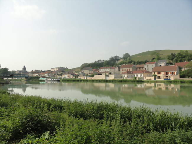 Mareuil-sur-Ay et le canal latéral à la Marne - Mareuil-sur-Ay (51160) - Marne
