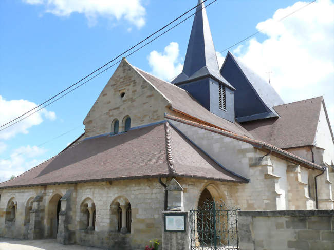 L'église Saint-Symphorien et son porche roman - Ponthion (51300) - Marne
