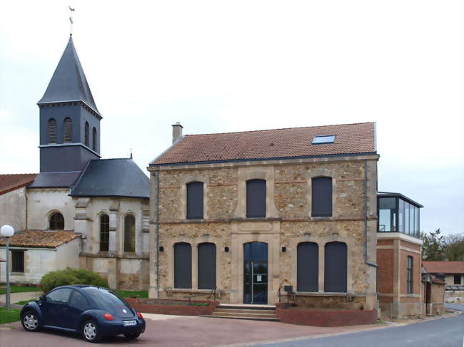 La mairie et l'église - Saint-Étienne-au-Temple (51460) - Marne