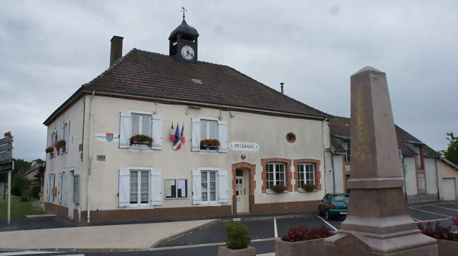 Le monument aux morts et la Mairie - Saint-Imoges (51160) - Marne