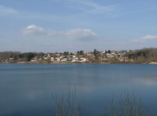 Constructions au bord du lac de Charmes - Changey (52360) - Haute-Marne