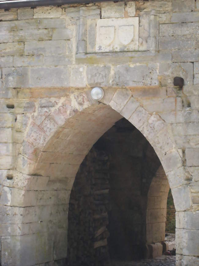 L'entrée du château de Cusey - Cusey (52190) - Haute-Marne
