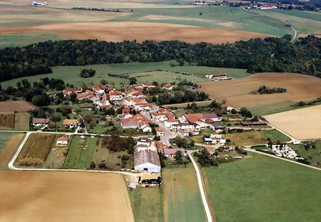 Vue aérienne de Domblain en 2006 - Domblain (52130) - Haute-Marne