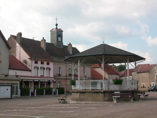 Place de la Mairie de Fayl-Billot - Fayl-Billot (52500) - Haute-Marne