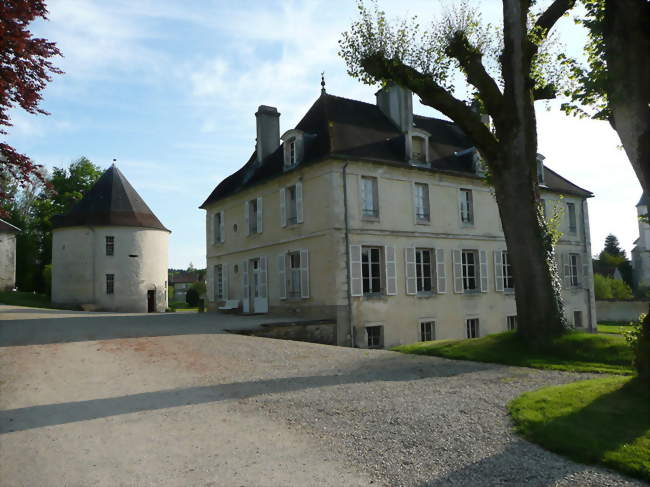 La façade nord du château de Villars - Villars-en-Azois (52120) - Haute-Marne