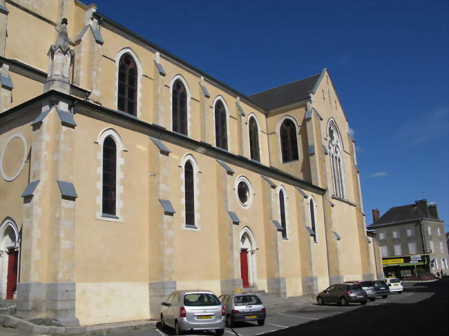 L'église Saint-Matthieu - Andouillé (53240) - Mayenne