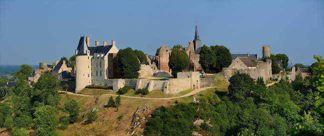 Vue de Sainte-Suzanne, depuis le Tertre Ganne - Sainte-Suzanne (53270) - Mayenne
