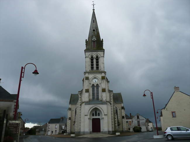 Vue du bourg de Senonnes, en face de l'église - Senonnes (53390) - Mayenne