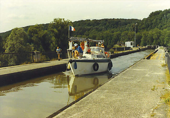 Le pont-canal - Flavigny-sur-Moselle (54630) - Meurthe-et-Moselle